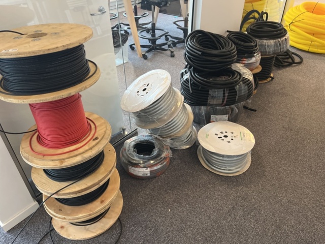 1146667-1 Part with cabling, flex pipe