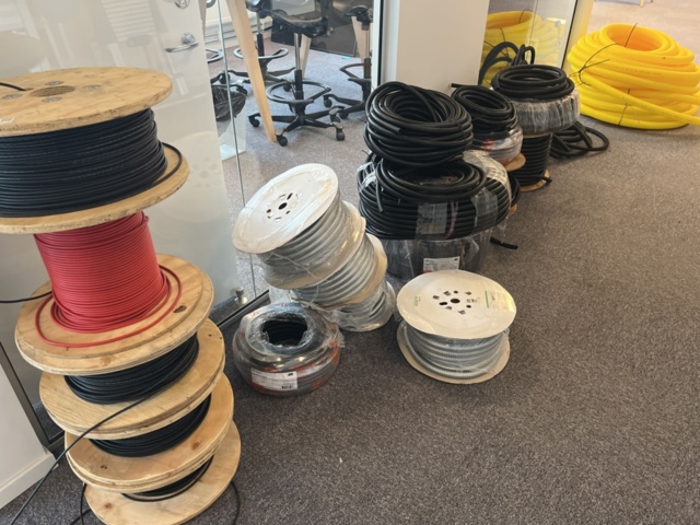 1146667-2 Part with cabling, flex pipe