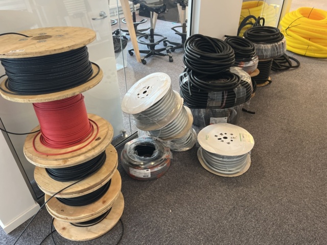 1146667-6 Part with cabling, flex pipe