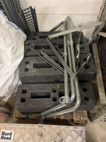 1001313-7 Wheelbarrow, box, shelf and more