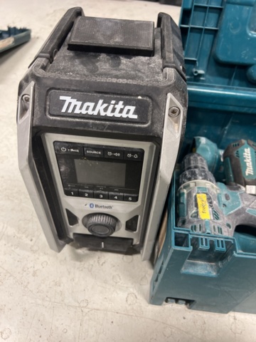 1001331-2 Hand tools 4 pcs and construction radio - Makita