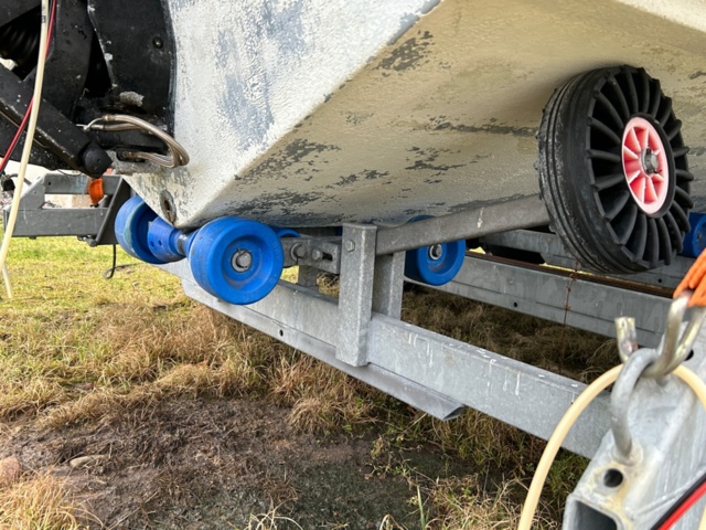 1144027-46 Bayliner Capri 2352 LX, With boat trailer