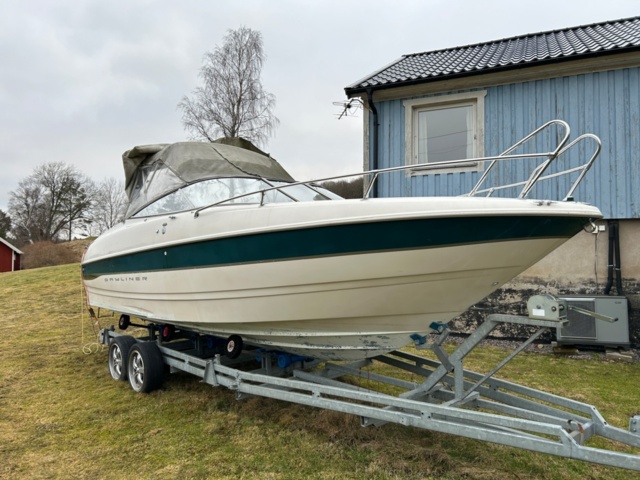 1144027-2 Bayliner Capri 2352 LX, With boat trailer
