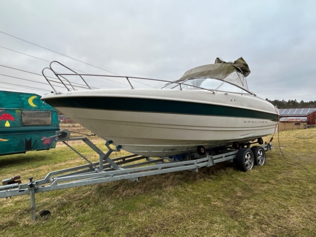 1144027-1 Bayliner Capri 2352 LX, With boat trailer