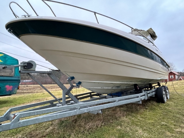 1144027-6 Bayliner Capri 2352 LX, With boat trailer