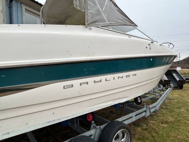 1144027-9 Bayliner Capri 2352 LX, With boat trailer