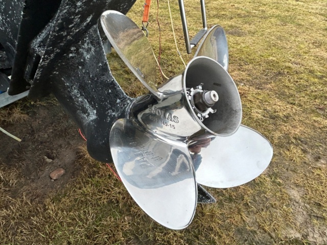 1144027-11 Bayliner Capri 2352 LX, With boat trailer