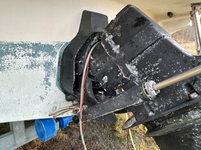 1144027-12 Bayliner Capri 2352 LX, With boat trailer