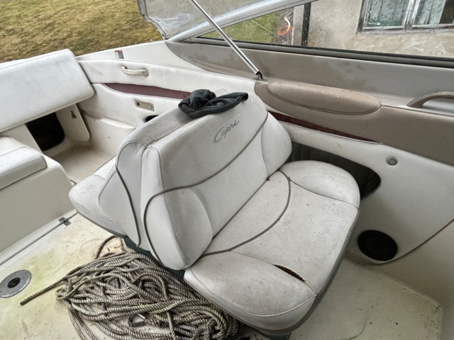 1144027-20 Bayliner Capri 2352 LX, With boat trailer