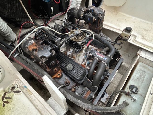 1144027-23 Bayliner Capri 2352 LX, With boat trailer