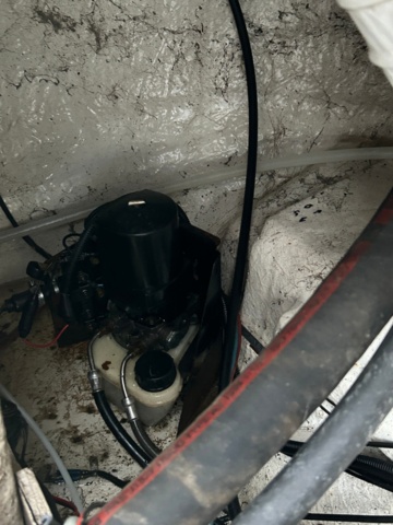 1144027-24 Bayliner Capri 2352 LX, With boat trailer