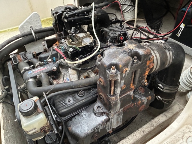 1144027-27 Bayliner Capri 2352 LX, With boat trailer