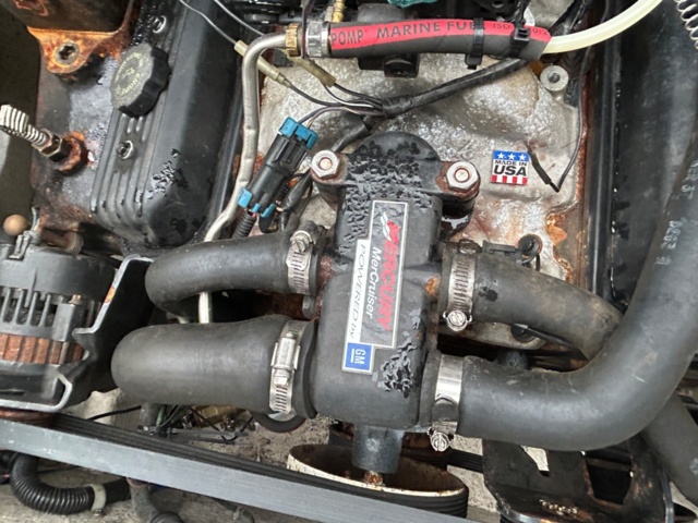 1144027-28 Bayliner Capri 2352 LX, With boat trailer