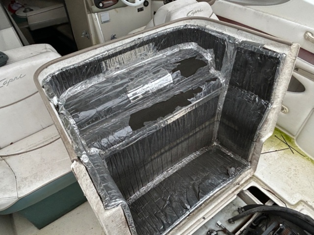 1144027-29 Bayliner Capri 2352 LX, With boat trailer