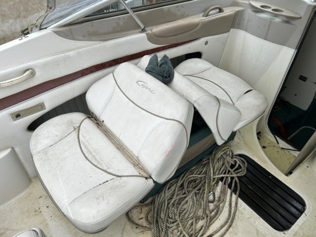 1144027-31 Bayliner Capri 2352 LX, With boat trailer