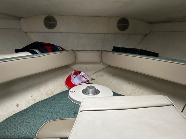 1144027-33 Bayliner Capri 2352 LX, With boat trailer