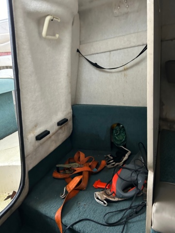 1144027-36 Bayliner Capri 2352 LX, With boat trailer