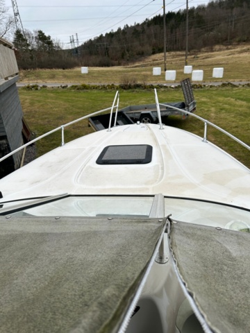 1144027-37 Bayliner Capri 2352 LX, With boat trailer