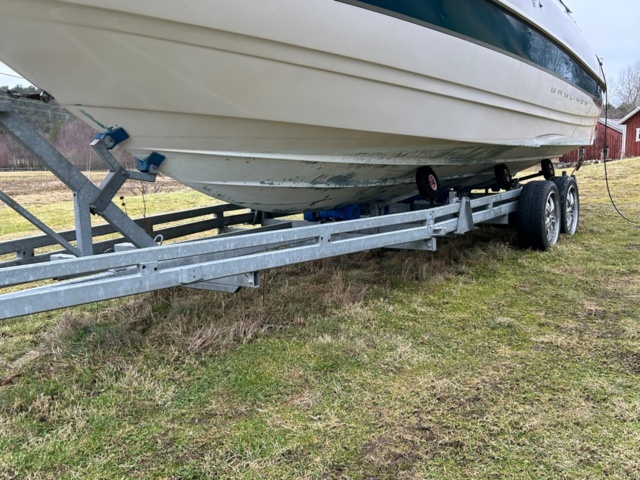 1144027-40 Bayliner Capri 2352 LX, With boat trailer