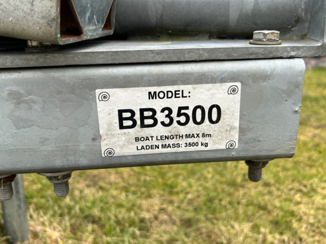 1144027-42 Bayliner Capri 2352 LX, With boat trailer