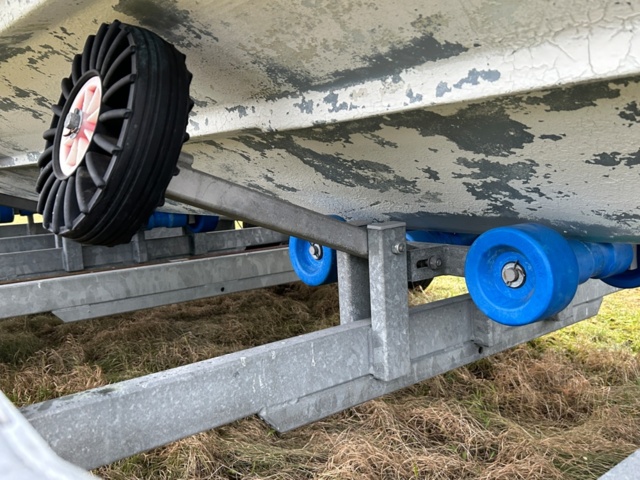 1144027-43 Bayliner Capri 2352 LX, With boat trailer