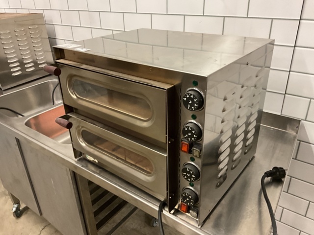 1121004-3 Small Pizza Oven FP 66L