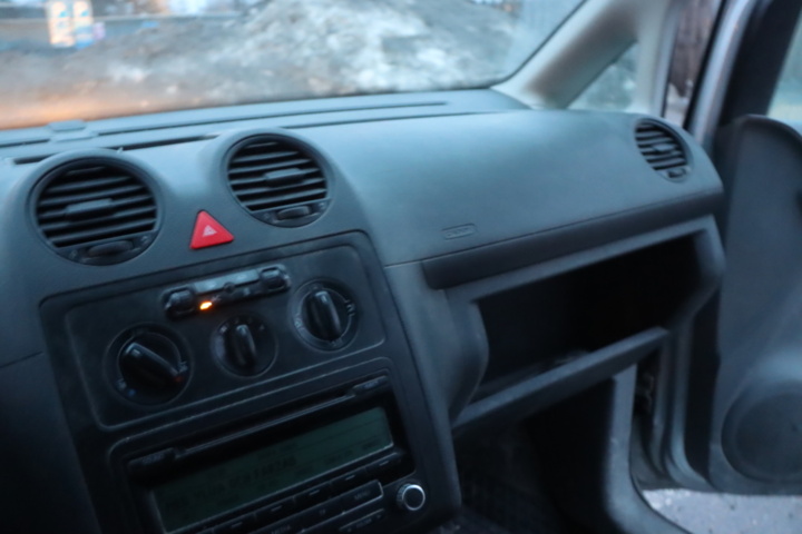 1164614-17 Volkswagen Caddy Van 1.9 TDI -10