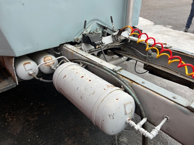 1164044-8 Veteran truck converted to EPA tractor - VOLVO - 1963