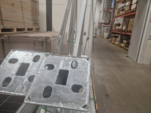 1166665-4 6 kW Ground-mounted solar cell system - 12 solar panels