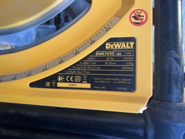1164170-8 Table saw on wheels - DeWalt DWE7492 -QS