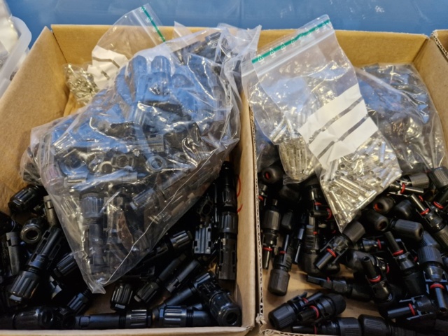 1167595-1 MC4 kontakter 50st - Nytt