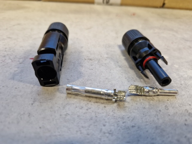 1167595-2 MC4 kontakter 50st - Nytt