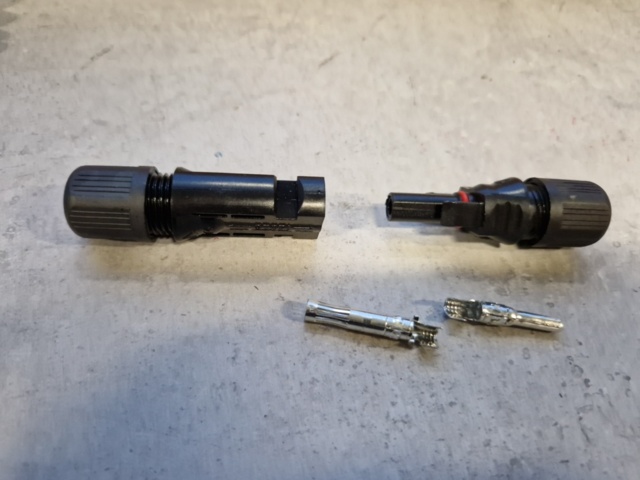 1167595-3 MC4 kontakter 50st - Nytt