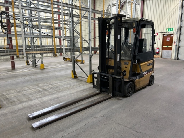 Electric Counterweight Cat EP16K with charger - 2004 - PS Auction - We ...