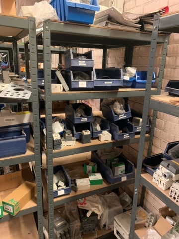 1065650-4 Stock hydraulic and electronic components, 22 shelf sections (incl. shelves)