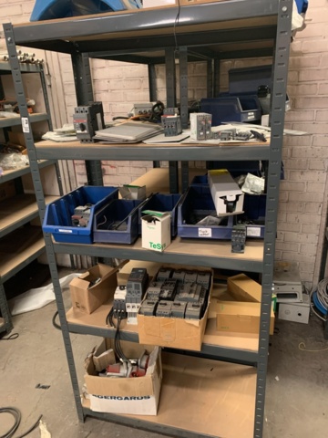 1065650-5 Stock hydraulic and electronic components, 22 shelf sections (incl. shelves)