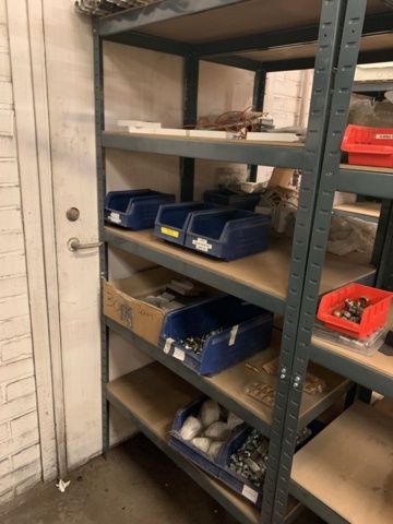 1065650-10 Stock hydraulic and electronic components, 22 shelf sections (incl. shelves)