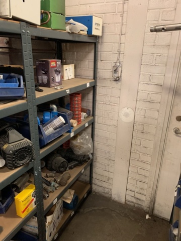 1065650-11 Stock hydraulic and electronic components, 22 shelf sections (incl. shelves)