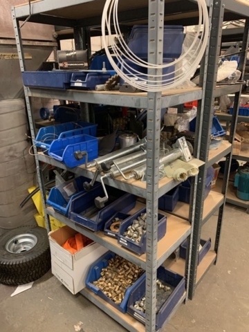 1065650-13 Stock hydraulic and electronic components, 22 shelf sections (incl. shelves)