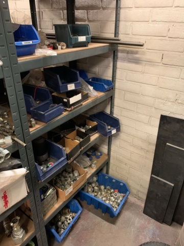 1065650-14 Stock hydraulic and electronic components, 22 shelf sections (incl. shelves)