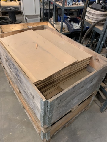 1065650-16 Stock hydraulic and electronic components, 22 shelf sections (incl. shelves)