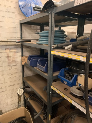 1065650-18 Stock hydraulic and electronic components, 22 shelf sections (incl. shelves)