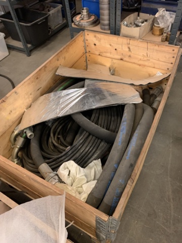 1065650-21 Stock hydraulic and electronic components, 22 shelf sections (incl. shelves)