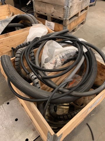 1065650-22 Stock hydraulic and electronic components, 22 shelf sections (incl. shelves)