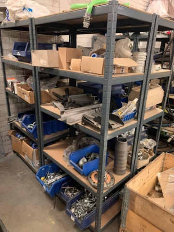 1065650-23 Stock hydraulic and electronic components, 22 shelf sections (incl. shelves)