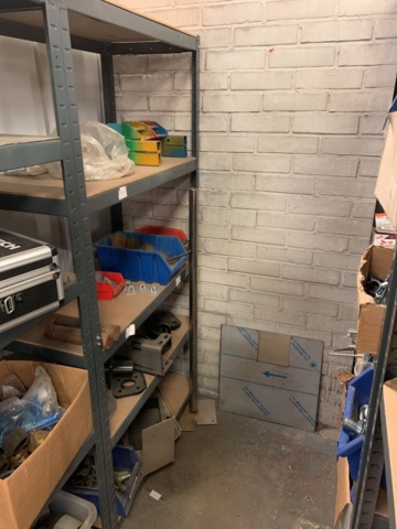 1065650-25 Stock hydraulic and electronic components, 22 shelf sections (incl. shelves)