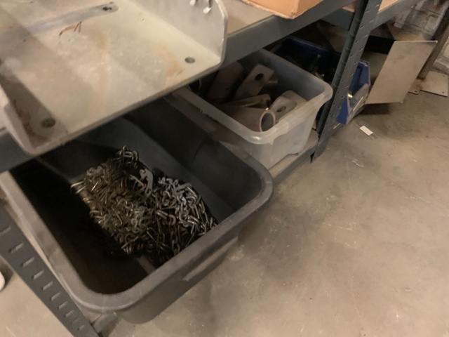 1065650-28 Stock hydraulic and electronic components, 22 shelf sections (incl. shelves)