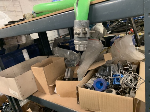 1065650-31 Stock hydraulic and electronic components, 22 shelf sections (incl. shelves)