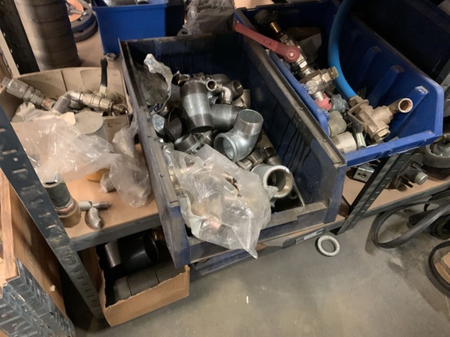 1065650-35 Stock hydraulic and electronic components, 22 shelf sections (incl. shelves)