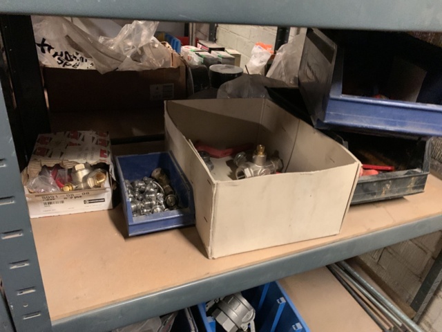 1065650-39 Stock hydraulic and electronic components, 22 shelf sections (incl. shelves)